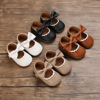 Детская повседневная обувь для младенцев и малышей с бантом, нескользящая резиновая обувь на плоской подошве из искусственной кожи для новорожденных