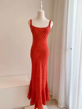 Женские платья-спагетти из 100% шелка с косым вырезом на бретельках и красным принтом в горошек 