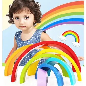 Детская игрушка Монтессори - деревянная игрушка для укладки радужных блоков.